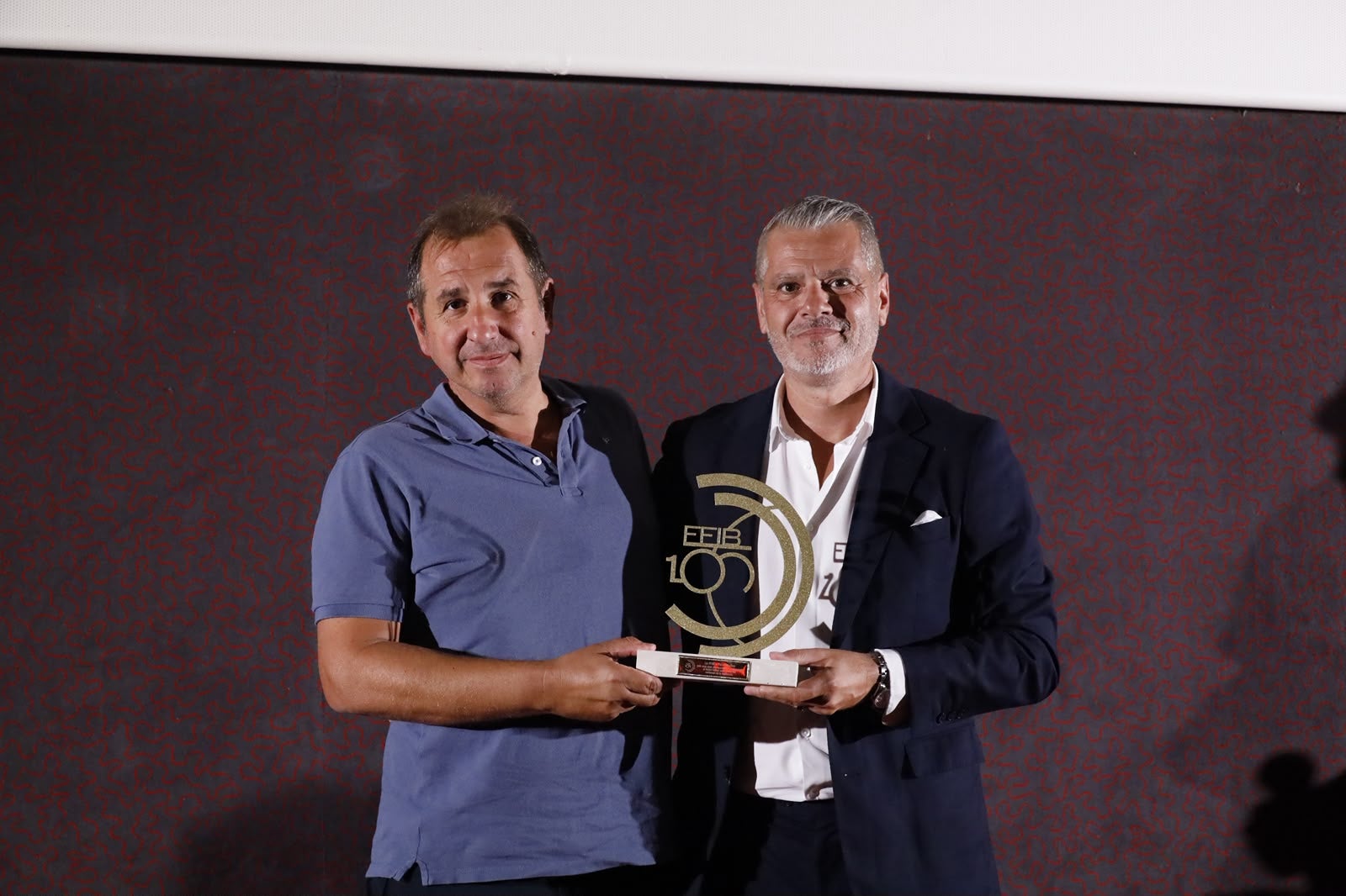 La Federación Balear de fútbol reconoce la trayectoria de Paco Muñoz en el estreno de 'Únics' La Federación Balear de fútbol reconoce la trayectoria de Paco Muñoz en el estreno de 'Únics'