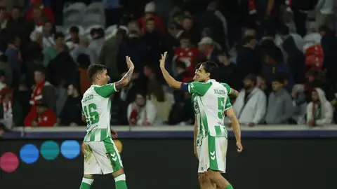 El Betis se estrena en la Champions a lo grande El Betis se estrena en la Champions a lo grande