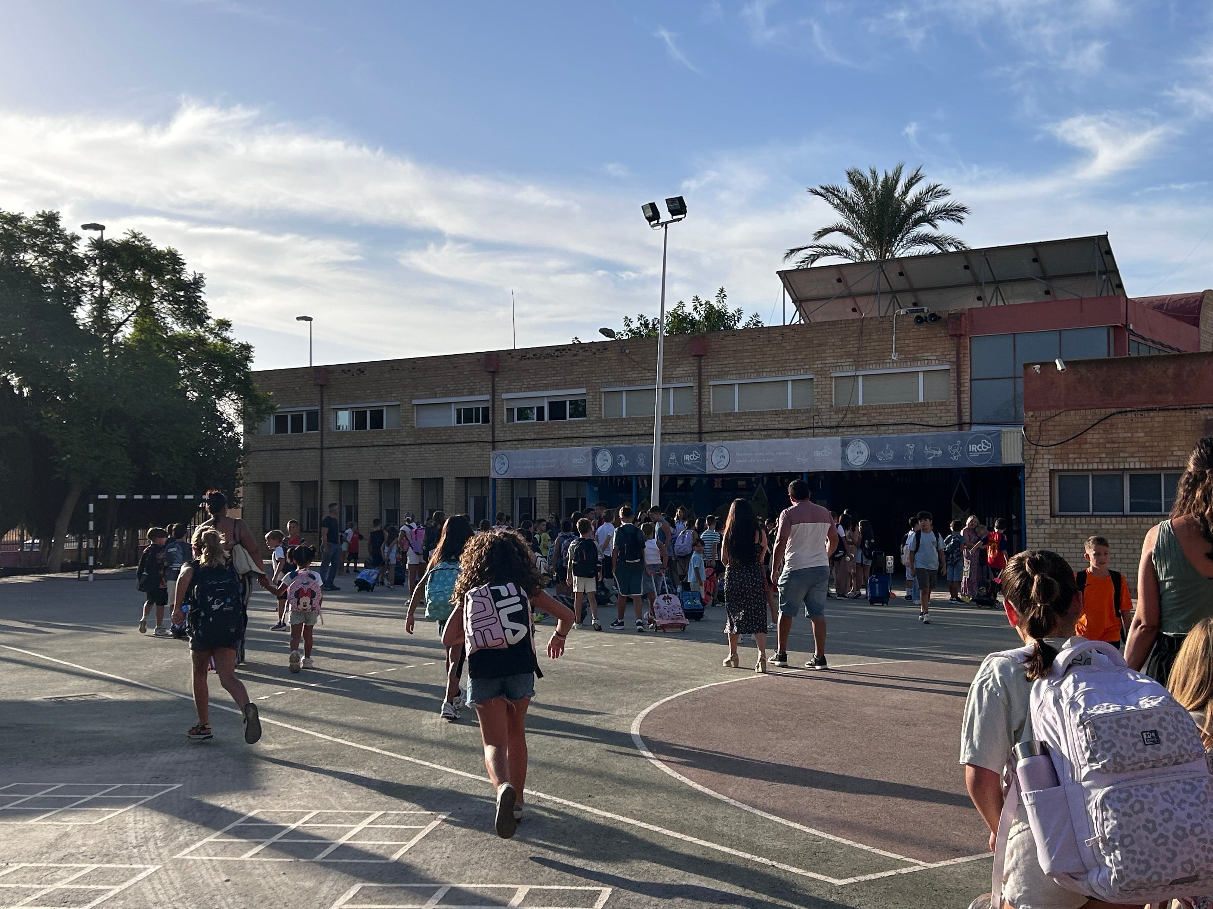Más de 39.000 alumnos inician el nuevo curso escolar en Elche con nuevas aulas en el CEIP Dama d’Elx, CEIP Miguel de Cervantes y CEIP El Toscar. Más de 39.000 alumnos inician el nuevo curso escolar en Elche con nuevas aulas en el CEIP Dama d’Elx, CEIP Miguel de Cervantes y CEIP El Toscar.