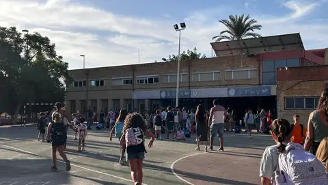 Más de 39.000 alumnos inician el nuevo curso escolar en Elche con nuevas aulas en el CEIP Dama d’Elx, CEIP Miguel de Cervantes y CEIP El Toscar. Más de 39.000 alumnos inician el nuevo curso escolar en Elche con nuevas aulas en el CEIP Dama d’Elx, CEIP Miguel de Cervantes y CEIP El Toscar.