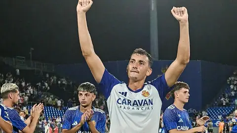 Iranzo celebra el triunfo ante el Antequera Iranzo celebra el triunfo ante el Antequera