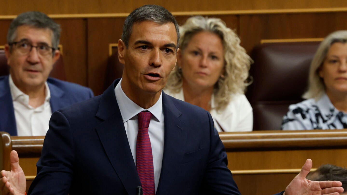 El presidente del Gobierno, Pedro S&aacute;nchez, interviene durante la primera sesi&oacute;n de control del Congreso del curso pol&iacute;tico, este mi&eacute;rcoles. EFE/ J.J. Guill&eacute;n