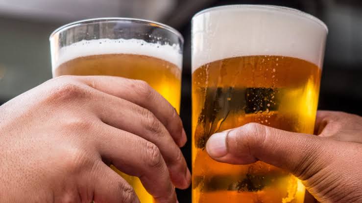 Un estudio de la UMA analiza cómo el consumo social de cerveza influye en el bienestar y la vida cotidiana Un estudio de la UMA analiza cómo el consumo social de cerveza influye en el bienestar y la vida cotidiana
