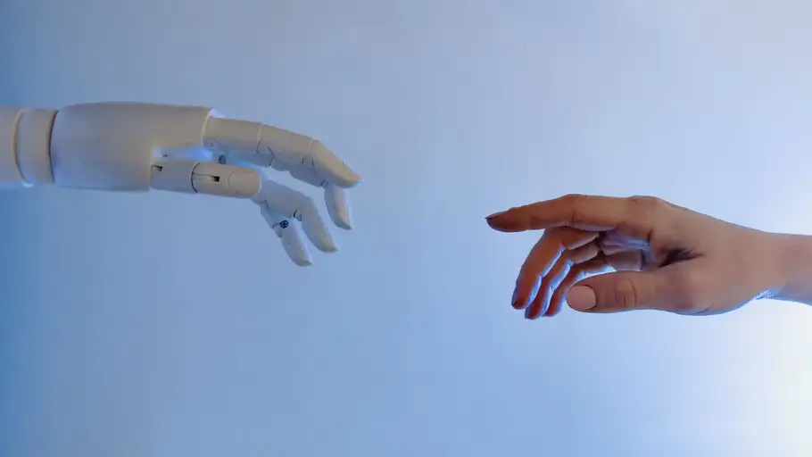Mano de robot y de ser humano Mano de robot y de ser humano