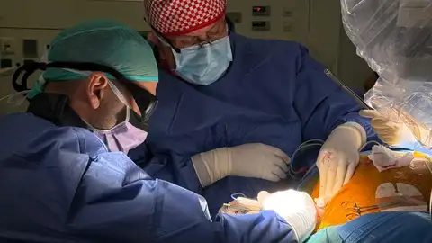 El Hospital Universitario del Vinalopó, pionero en Alicante al implantar un desfibrilador que no requiere conectar cables directamente al corazón a través de las venas El Hospital Universitario del Vinalopó, pionero en Alicante al implantar un desfibrilador que no requiere conectar cables directamente al corazón a través de las venas