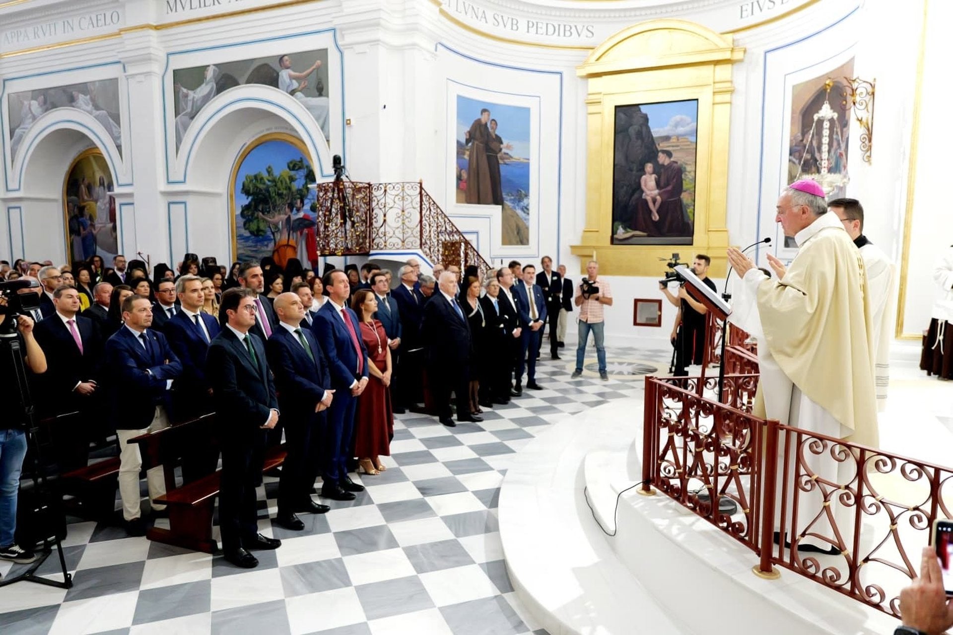 García Ibáñez rechaza las críticas a sus pinturas: “No voy a entrar en una polémica absurda” García Ibáñez rechaza las críticas a sus pinturas: “No voy a entrar en una polémica absurda”