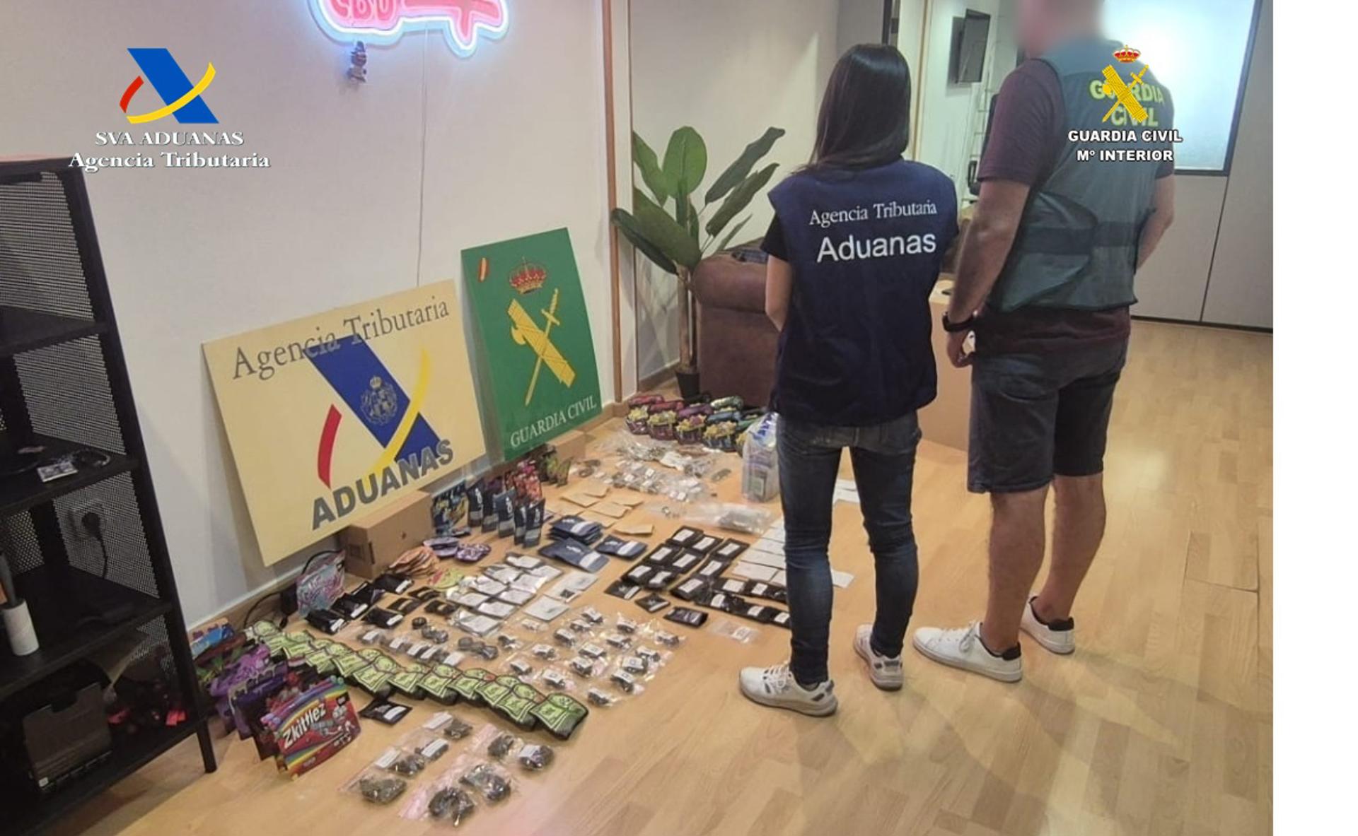Detenido tras intervenirse 60 kg de marihuana en paquetes postales en Vinaròs Detenido tras intervenirse 60 kg de marihuana en paquetes postales en Vinaròs