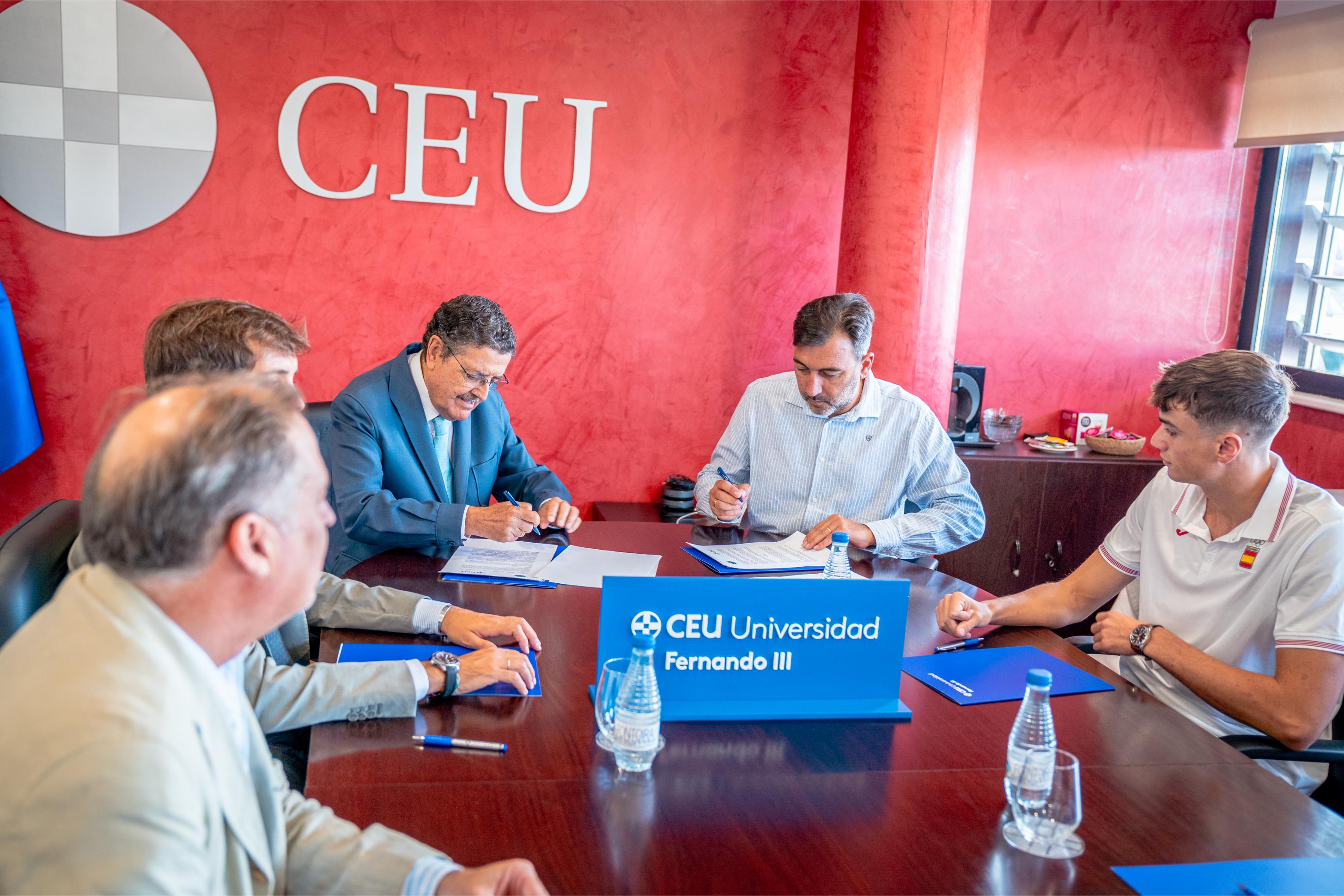 La Universidad CEU Fernando III refuerza su apuesta por el deporte y el talento con el Club Natación Mairena del Aljarafe La Universidad CEU Fernando III refuerza su apuesta por el deporte y el talento con el Club Natación Mairena del Aljarafe
