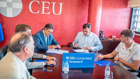 La Universidad CEU Fernando III refuerza su apuesta por el deporte y el talento con el Club Natación Mairena del Aljarafe La Universidad CEU Fernando III refuerza su apuesta por el deporte y el talento con el Club Natación Mairena del Aljarafe