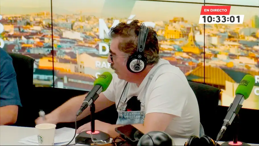 Humoristas entrevistan a Leo Harlem Page afirma en Onda Cero que la autocrítica está "prohibida" en el PSOE y Óscar Puente le responde: "A criticar a otros le llaman autocrítica"
