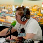 Humoristas entrevistan a Leo Harlem