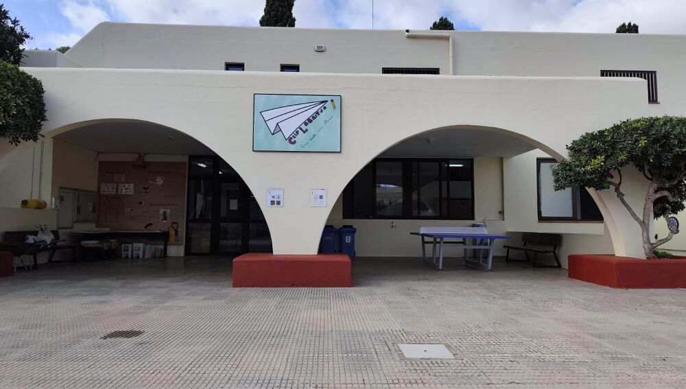 Fachada principal del CEIP Labritja