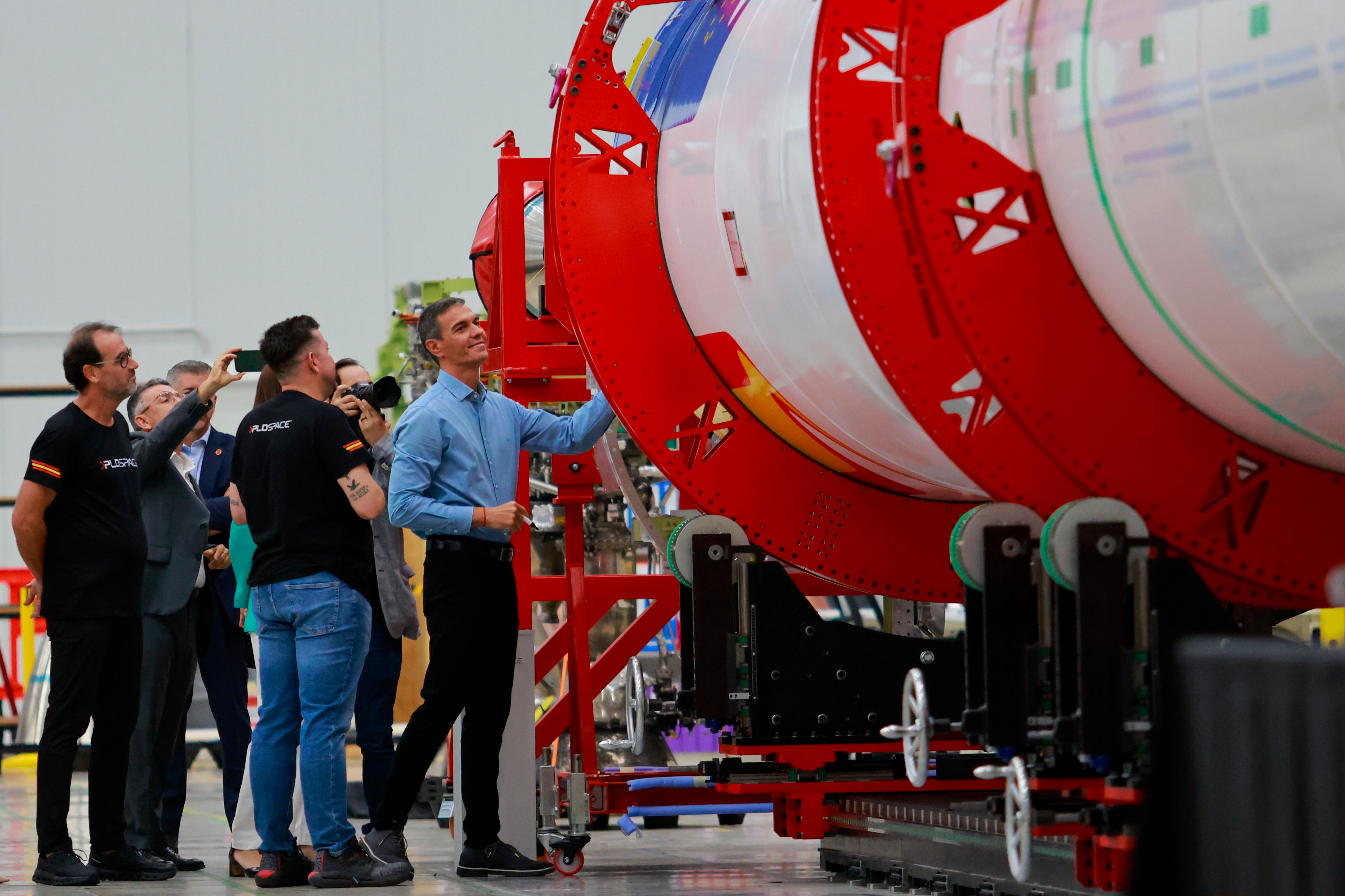 Sánchez elogia el avance de los proyectos de PLD Space que permiten a España liderar el acceso europeo al espacio Sánchez elogia el avance de los proyectos de PLD Space que permiten a España liderar el acceso europeo al espacio