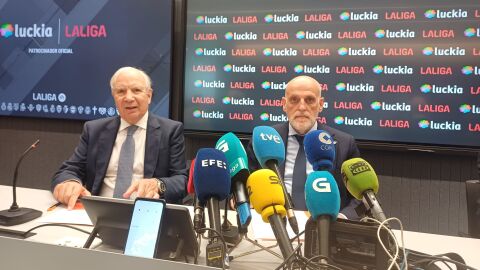 José González, presidente de Luckia Gaming, con Javier Tebas José González, presidente de Luckia Gaming, con Javier Tebas