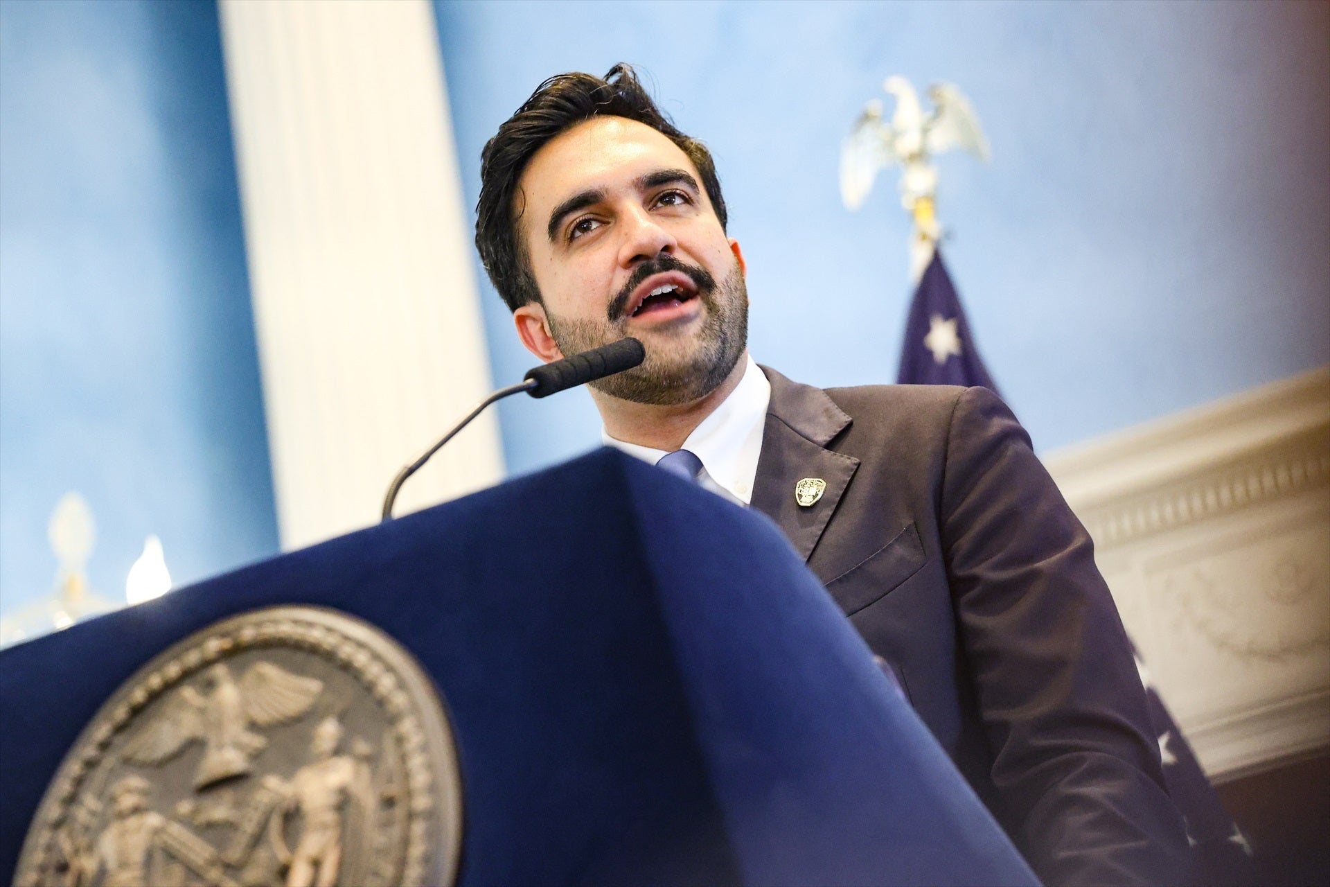 Corresponsales: Mamdani prohíbe la Inteligencia artificial en los colegios de Nueva York