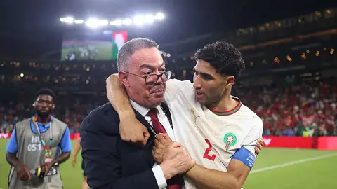 El presidente de la Federación Real Marroquí de Fútbol (FRMF), Fouzi Lekjaa, junto al futbolista Achraf Hakimi tras uno de los partidos del pasado Mundial 2026 El presidente de la Federación Real Marroquí de Fútbol (FRMF), Fouzi Lekjaa, junto al futbolista Achraf Hakimi tras uno de los partidos del pasado Mundial 2026/ Alex Pantling - FIFA via Getty Images