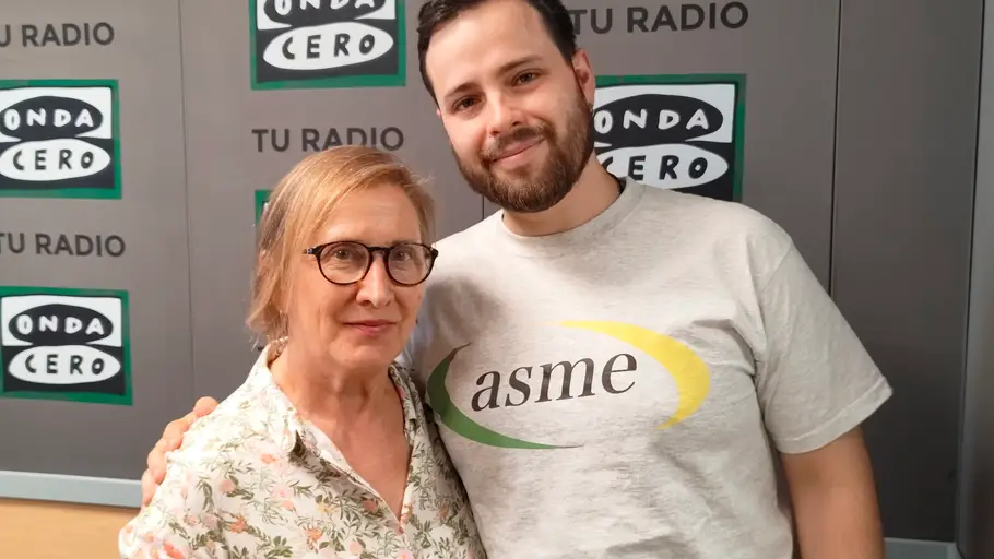 La Asociación Salud Mental Madrid Este colabora con el Ayuntamiento de Torrejón de Ardoz en un grupo piloto de apoyo mutuo para familiares de menores con ideación suicida Inma Ruiz y Pablo Rodríguez, presidenta y psicólogo de la Asociación Salud Mental Madrid Este