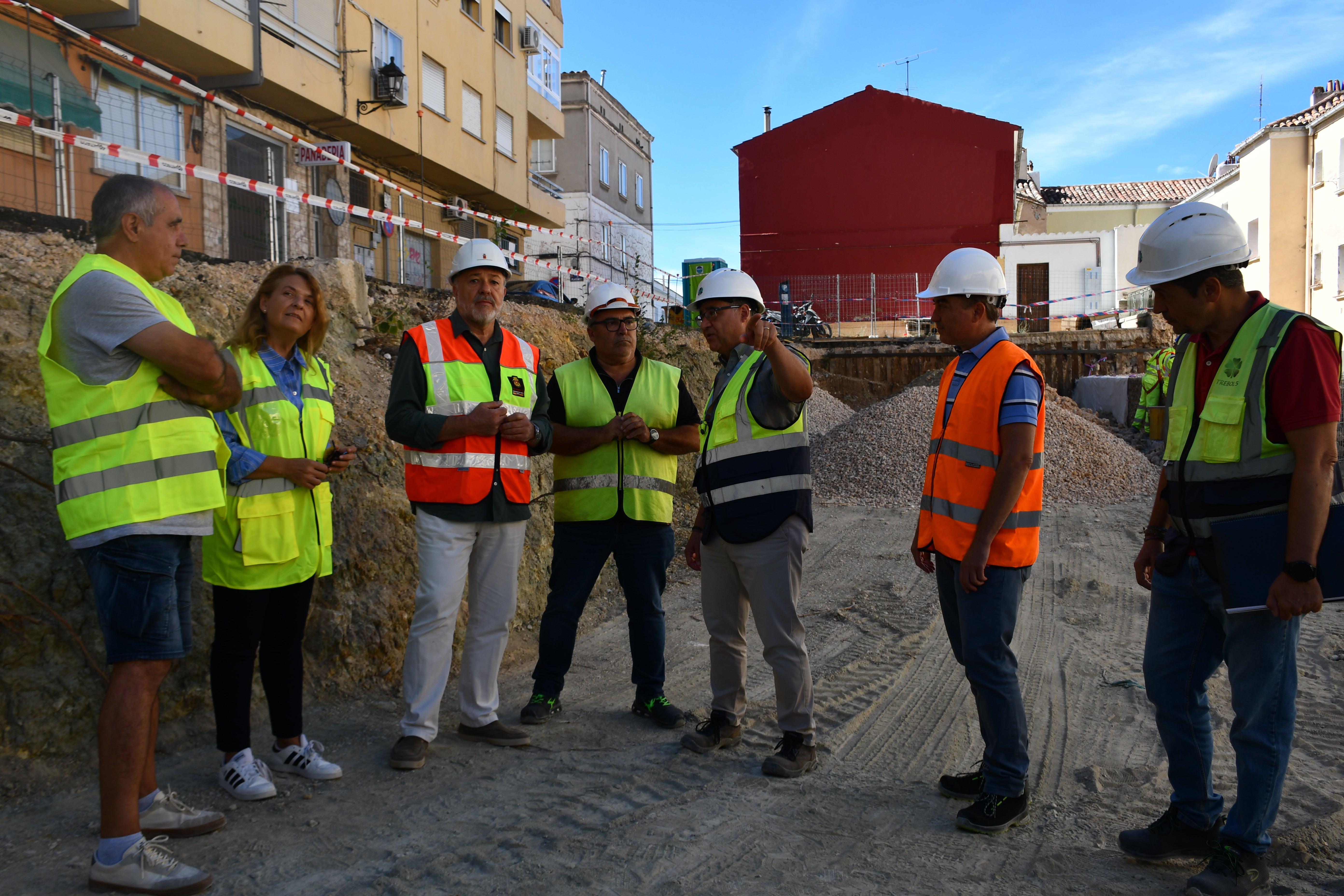 Las obras de refuerzo y rehabilitación del muro de Ramiro de Maeztu superan el 50 por ciento de ejecución Las obras de refuerzo y rehabilitación del muro de Ramiro de Maeztu superan el 50 por ciento de ejecución