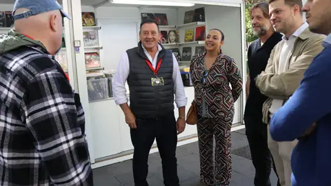 La 12ª edición de la Feria del Disco, CD, Vinilo y Coleccionismo acoge hasta el domingo más de 50.000 referencias en el Paseo del Salón .