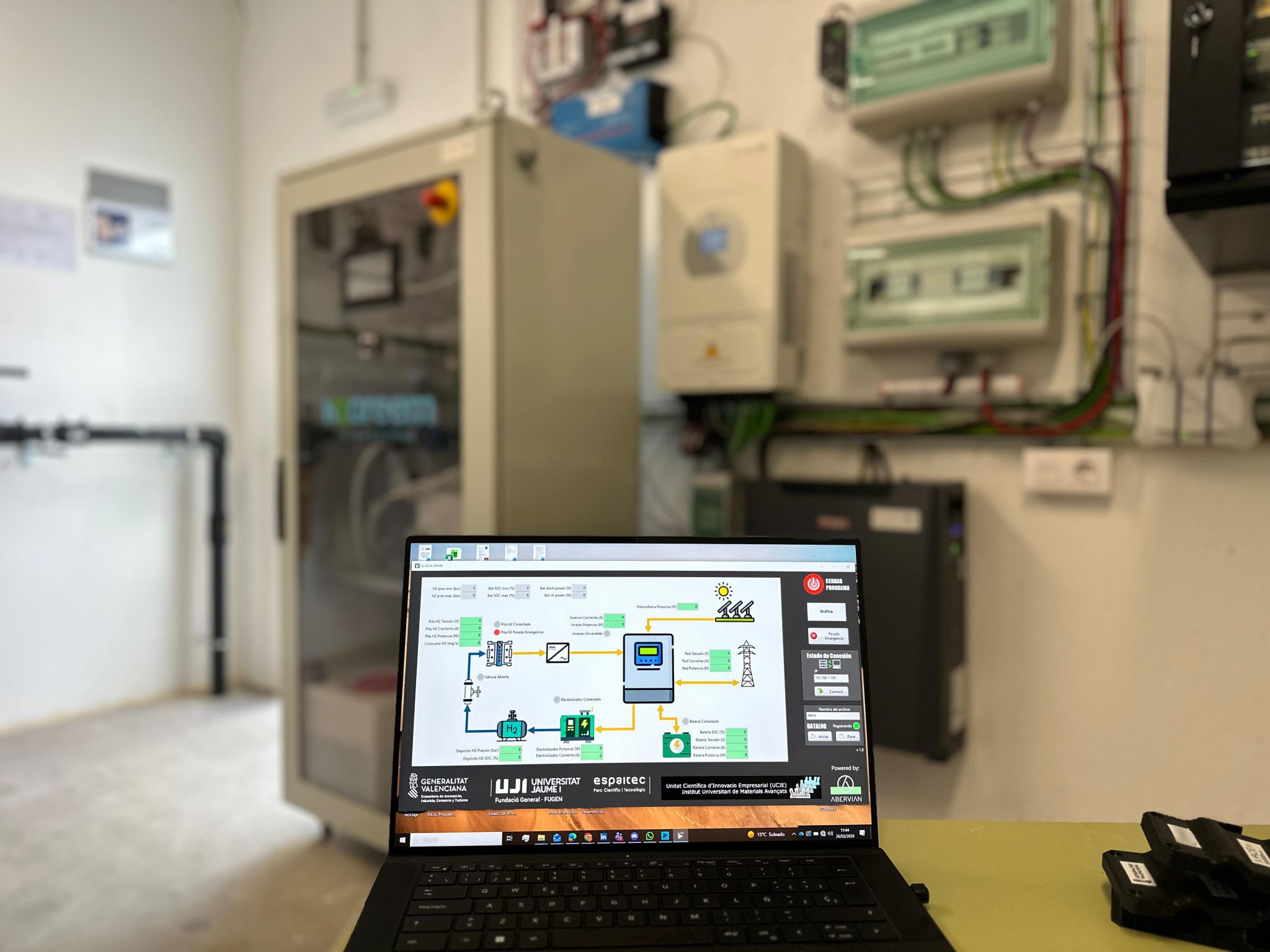 Espaitec incorpora noves tecnologies per a la gestió intel·ligent del seu demostrador d'hidrogen verd de la mà de l'INAM-UJI amb el suport d'Abervian Espaitec incorpora noves tecnologies per a la gestió intel·ligent del seu demostrador d'hidrogen verd de la mà de l'INAM-UJI amb el suport d'Abervian