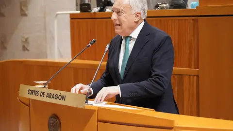 La Ley de Vivienda de Aragón avanza en las Cortes El consejero de Vivienda, Octavio López, en las Cortes