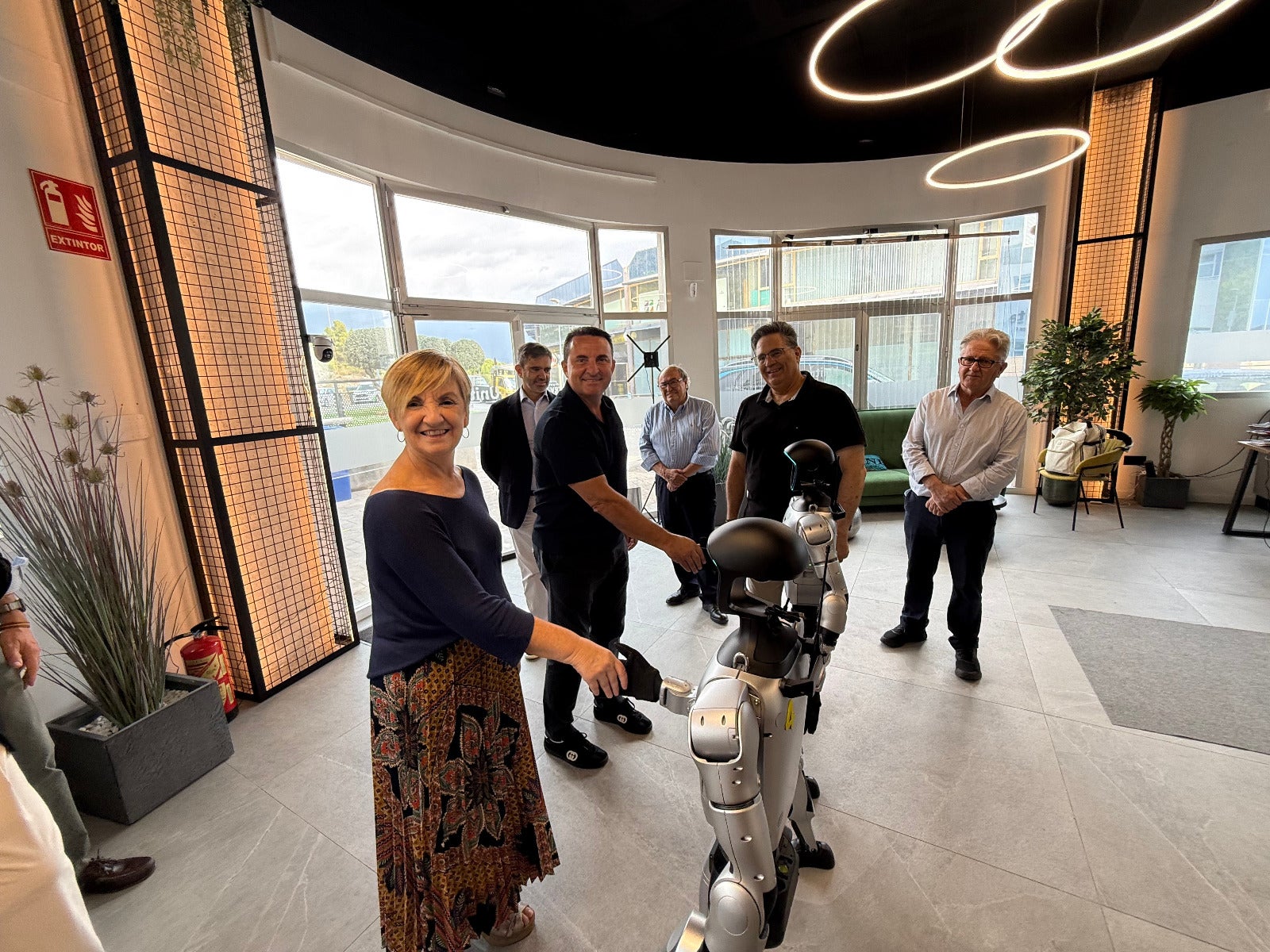 Visita de la Consellera de Industria a dos empresas referentes empresariales en innovación en robótica y alimentación en La Nucía Visita de la Consellera de Industria a dos empresas referentes empresariales en innovación en robótica y alimentación en La Nucía