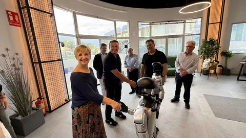 Visita de la Consellera de Industria a dos empresas referentes empresariales en innovación en robótica y alimentación en La Nucía Visita de la Consellera de Industria a dos empresas referentes empresariales en innovación en robótica y alimentación en La Nucía