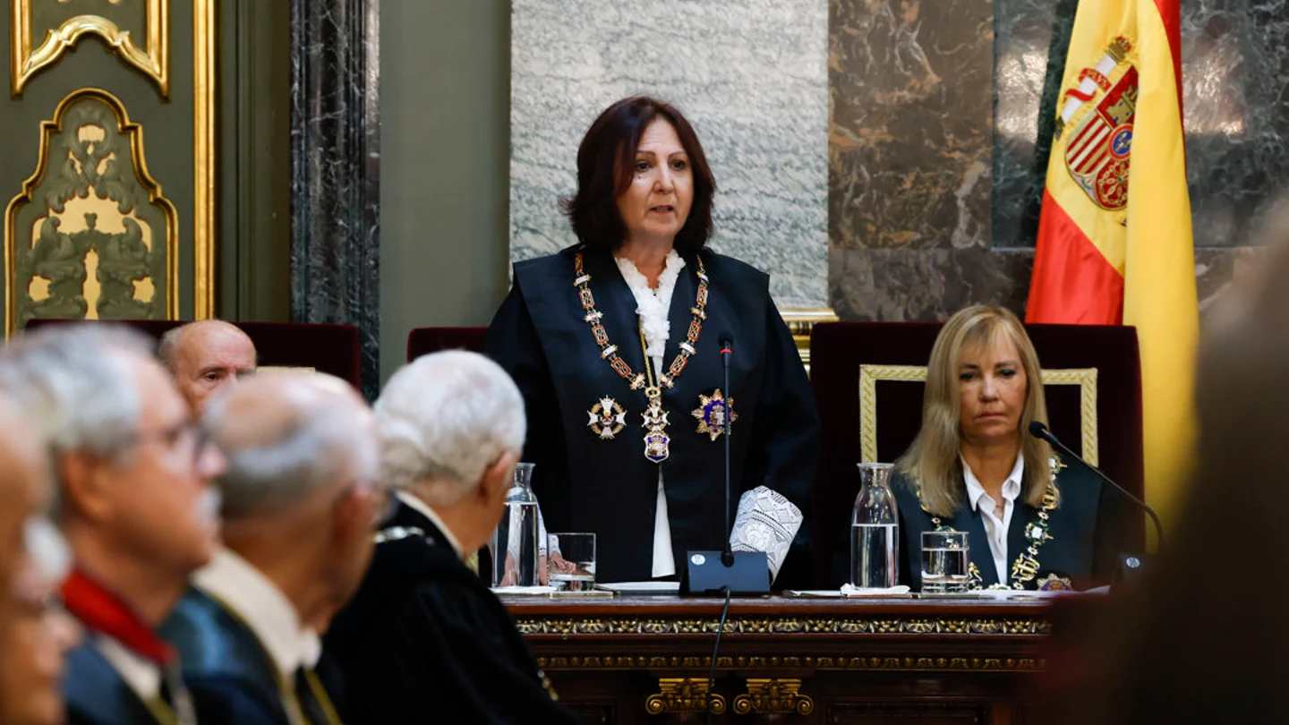 La presidenta del Tribunal Supremo y del Consejo General del Poder Judicial, Isabel Perelló (d), y la fiscal general del Estado, Teresa Peramato, durante el acto de apertura del Año Judicial, en el Tribunal Supremo este jueves. La presidenta del Tribunal Supremo y del Consejo General del Poder Judicial, Isabel Perelló (d), y la fiscal general del Estado, Teresa Peramato, durante el acto de apertura del Año Judicial, en el Tribunal Supremo este jueves.-EFE/ J.J.Guillén POOL