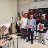 El Concurso de Cortadores de Jamón de Badajoz se disputa este viernes en la Plaza Alta con seis participantes El Concurso de Cortadores de Jamón de Badajoz se disputa este viernes en la Plaza Alta con seis participantes