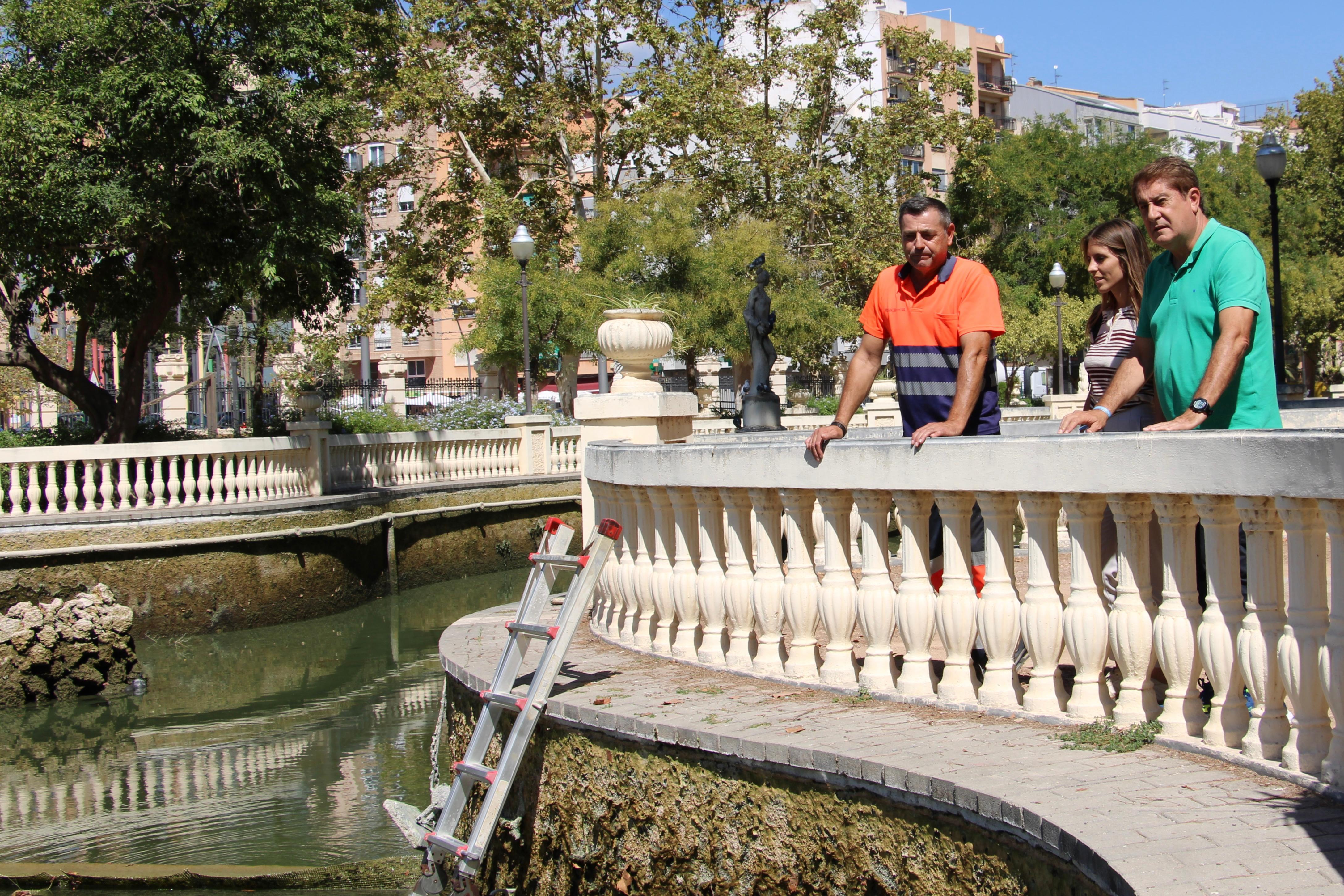El Ayuntamiento de Castellón inicia la limpieza integral del estanque del parque Ribalta El Ayuntamiento de Castellón inicia la limpieza integral del estanque del parque Ribalta