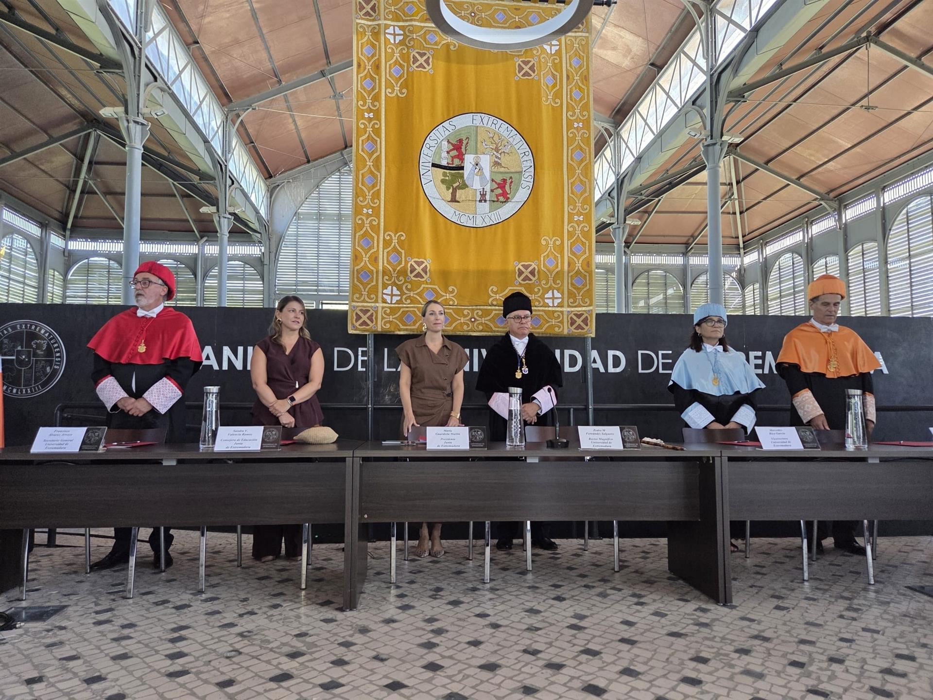 La Universidad de Extremadura inaugura el curso 26/27 con más de 60 titulaciones y unos 20.000 alumnos La Universidad de Extremadura inaugura el curso 26/27 con más de 60 titulaciones y unos 20.000 alumnos