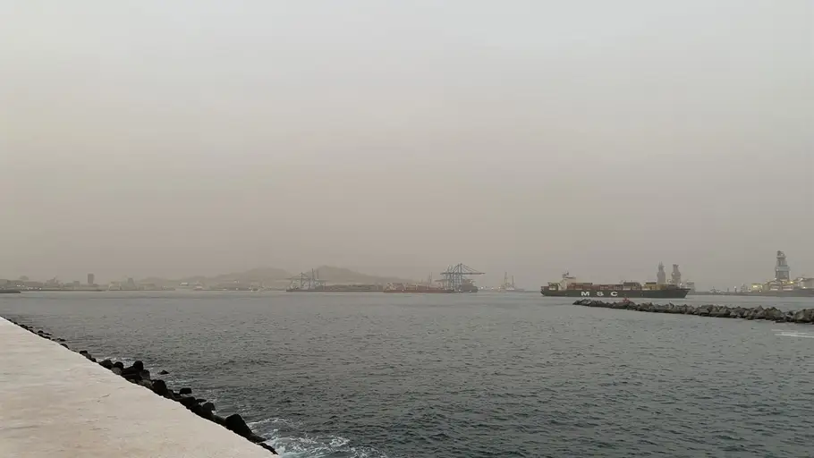 Canarias estará este lunes en prealerta por altas temperaturas y calima Canarias estará este lunes en prealerta por altas temperaturas y calima