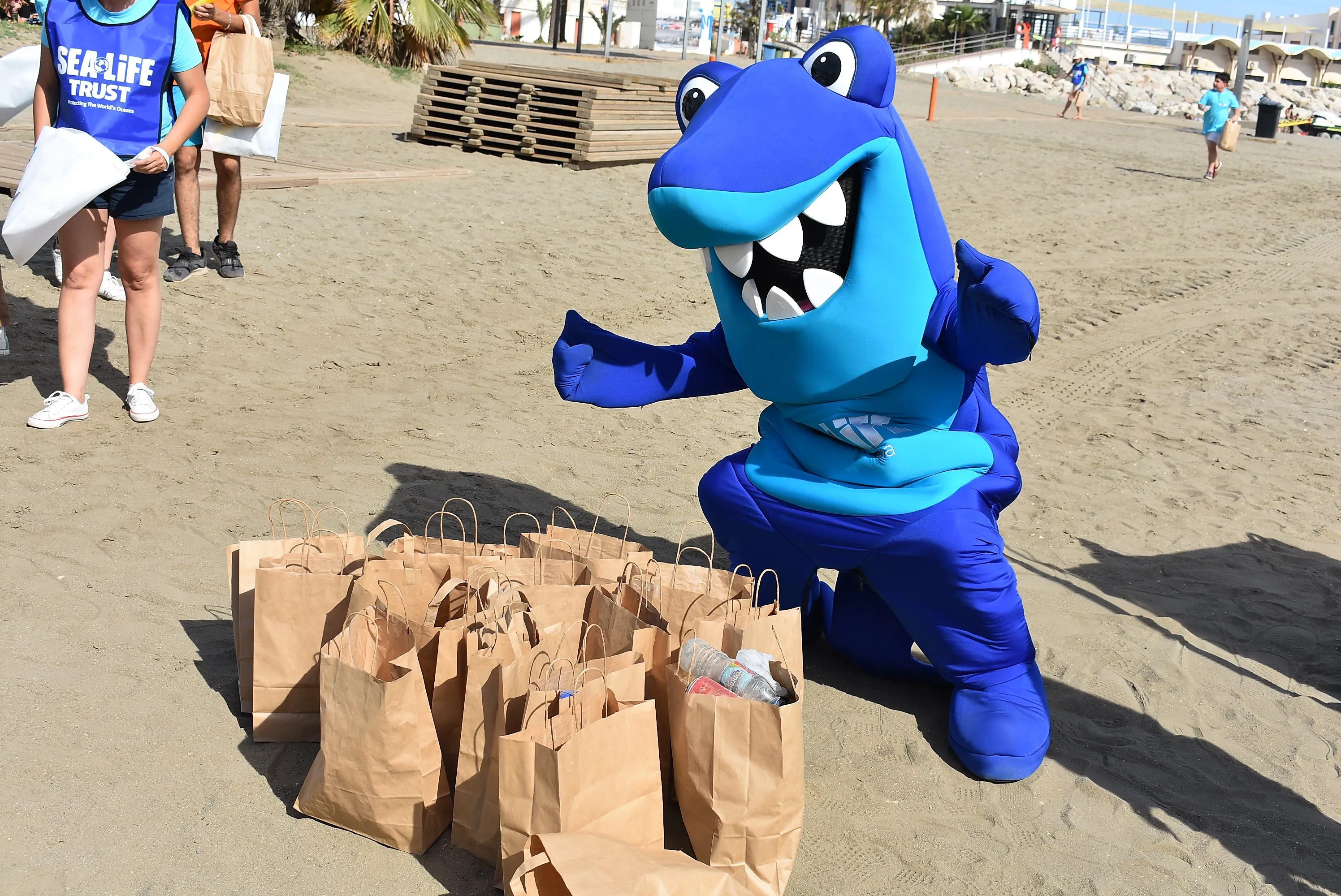 Sea Life Benalmádena organiza una limpieza de playas para concienciar sobre la necesidad de cuidar mares y océanos Sea Life Benalmádena organiza una limpieza de playas para concienciar sobre la necesidad de cuidar mares y océanos