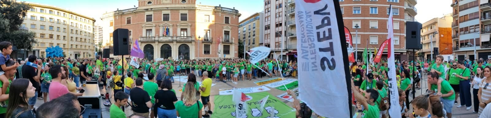 La protesta educativa se reanuda en Castellón con la amenaza de nuevas convocatorias frente al Consell La protesta educativa se reanuda en Castellón con la amenaza de nuevas convocatorias frente al Consell