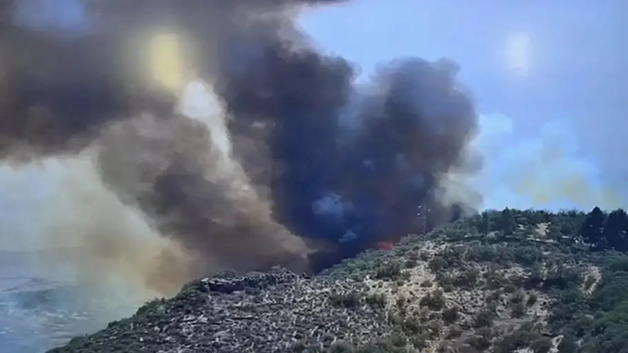 Imagen del incendio declarado cerca de Cazadores en el municipio grancanario de Telde Imagen del incendio declarado cerca de Cazadores en el municipio grancanario de Telde