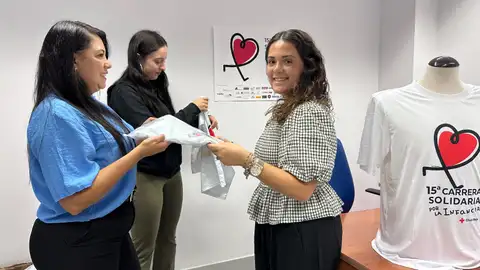 Ya se puede recoger la camiseta oficial de la 15ª Carrera Solidaria de Cruz Roja Ya se puede recoger la camiseta oficial de la 15ª Carrera Solidaria de Cruz Roja