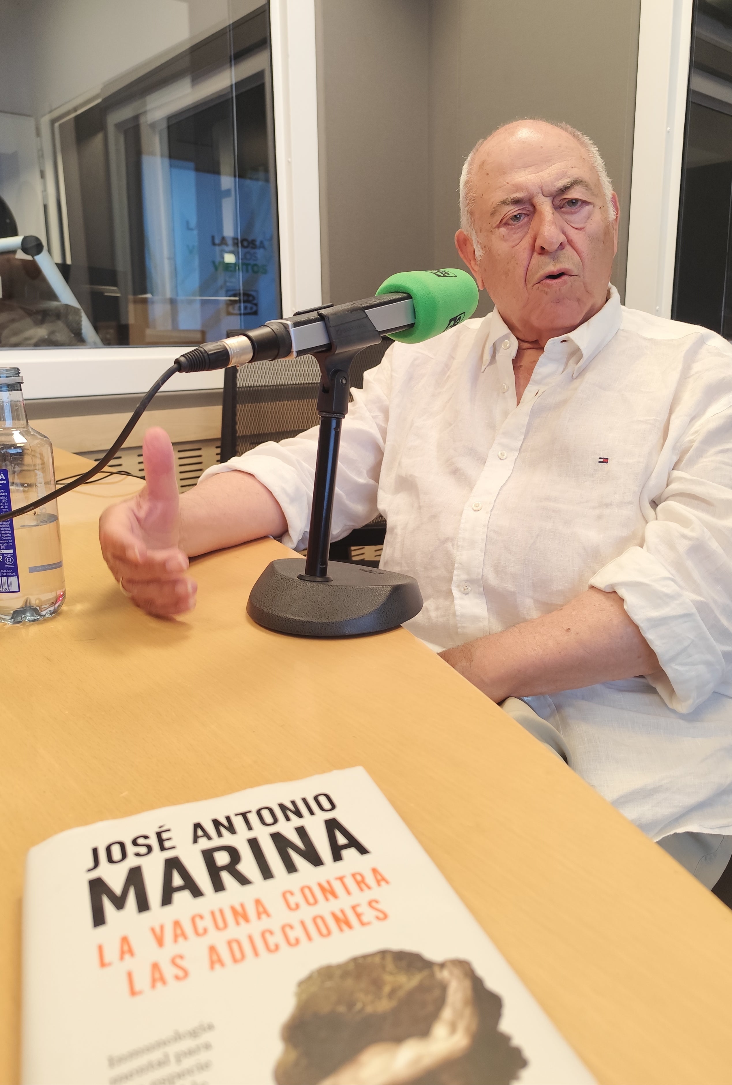 El presidente del BVVA, Carlos Torres, con Carlos Alsina en los estudios de Onda Cero. El presidente del BVVA, Carlos Torres, con Carlos Alsina en los estudios de Onda Cero.