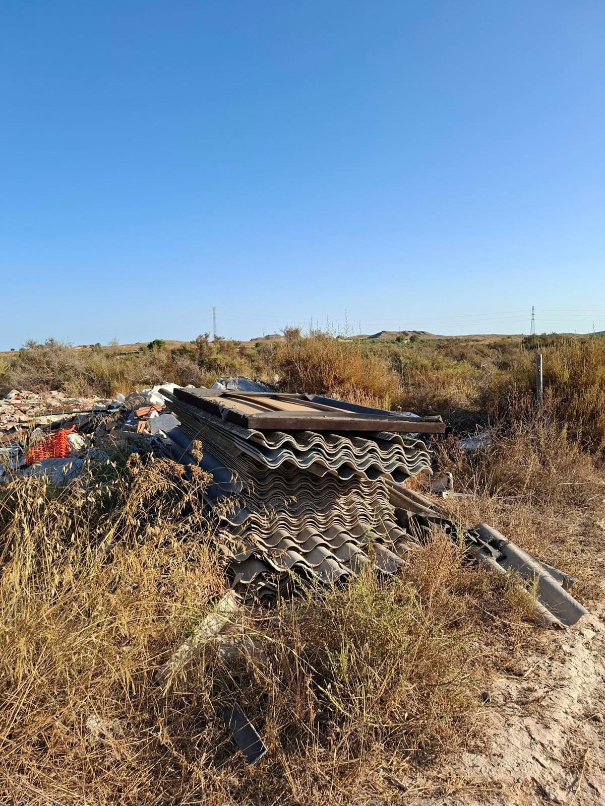 Proliferan las escombreras incontroladas en las partidas rurales de Alicante Proliferan las escombreras incontroladas en las partidas rurales de Alicante