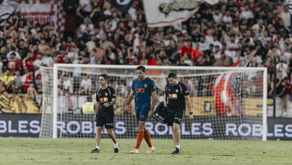 César Tárrega se retira lesionado en Sevilla César Tárrega se retira lesionado en Sevilla