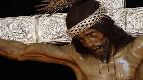 El Cristo de San Agustín procesiona este lunes en Granada para pedir protección ante los terremotos El Cristo de San Agustín procesiona este lunes en Granada para pedir protección ante los terremotos
