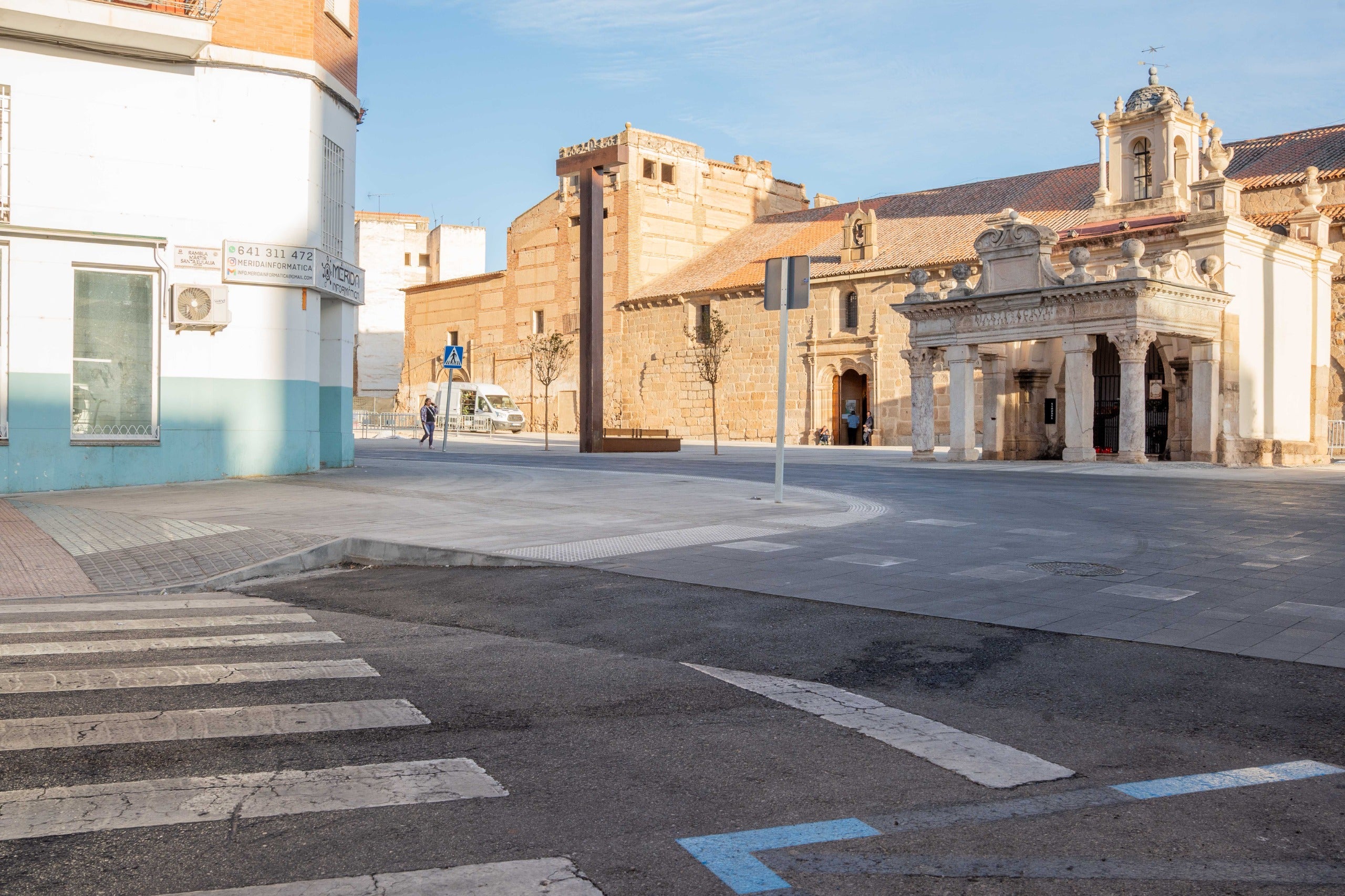 Los trabajos de mejora y accesibilidad de La Rambla en Mérida comienzan este lunes, con una inversión de 500.000 euros Los trabajos de mejora y accesibilidad de La Rambla en Mérida comienzan este lunes, con una inversión de 500.000 euros