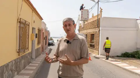 Adra avanza en la renovación de más de un millar de puntos de alumbrado público con tecnología LED Adra avanza en la renovación de más de un millar de puntos de alumbrado público con tecnología LED