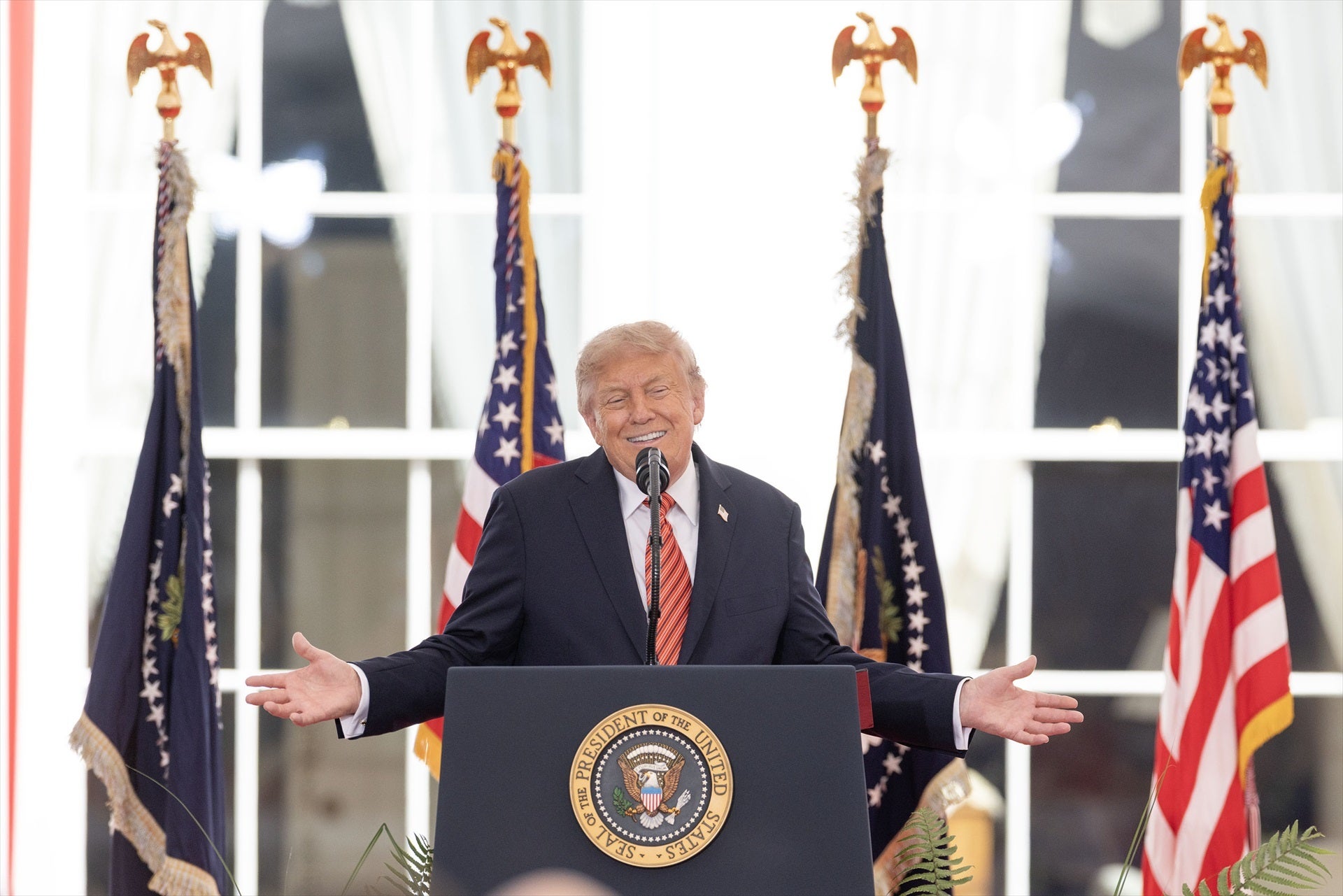 Trump asegura que el "único control" que necesita la IA es un presidente "fuerte e inteligente" como él: "Hay una conspiración enfermiza" Trump asegura que el "único control" que necesita la IA es un presidente "fuerte e inteligente" como él: "Hay una conspiración enfermiza"