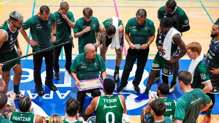 Txus Vidorreta, de Unicaja: "Lo que más nos falta, mantener la calma" Txus Vidorreta, de Unicaja: "Lo que más nos falta, mantener la calma"