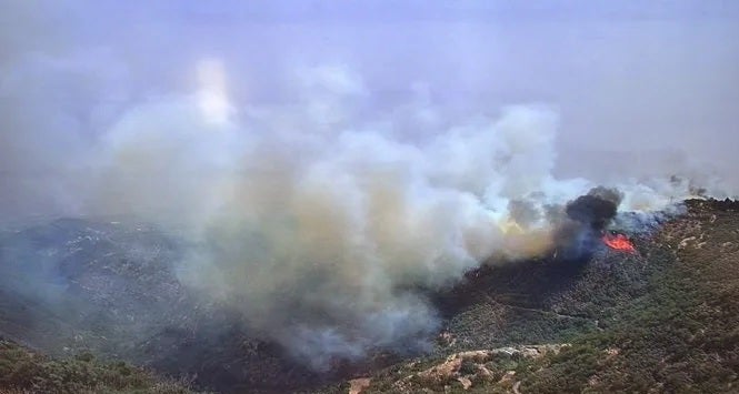 El fuego de Cazadores queda estabilizado tras varias horas de tensión en Gran Canaria El fuego de Cazadores queda estabilizado tras varias horas de tensión en Gran Canaria
