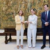 La fiscal superior de Euskadi y la presidenta del Parlamento Vasco