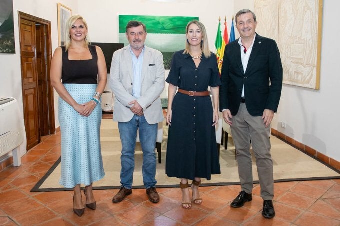 CSIF traslada a María Guardiola sus reivindicaciones para la equiparación salarial de todos los empleados públicos de la Junta CSIF traslada a María Guardiola sus reivindicaciones para la equiparación salarial de todos los empleados públicos de la Junta