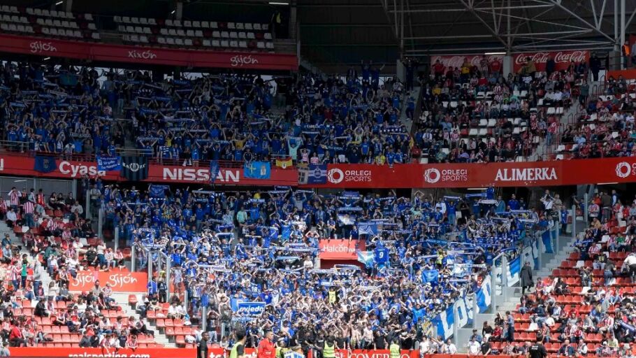 La afici&oacute;n del Real Oviedo en un derbi disputado en El Molin&oacute;n