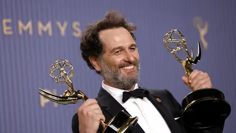 El actor Matthew Rhys de la serie 'La maldición de Widow's Bay' durante los Premios Emmy en Los Ángeles (EE.UU.). El actor Matthew Rhys de la serie 'La maldición de Widow's Bay' durante los Premios Emmy en Los Ángeles (EE.UU.).