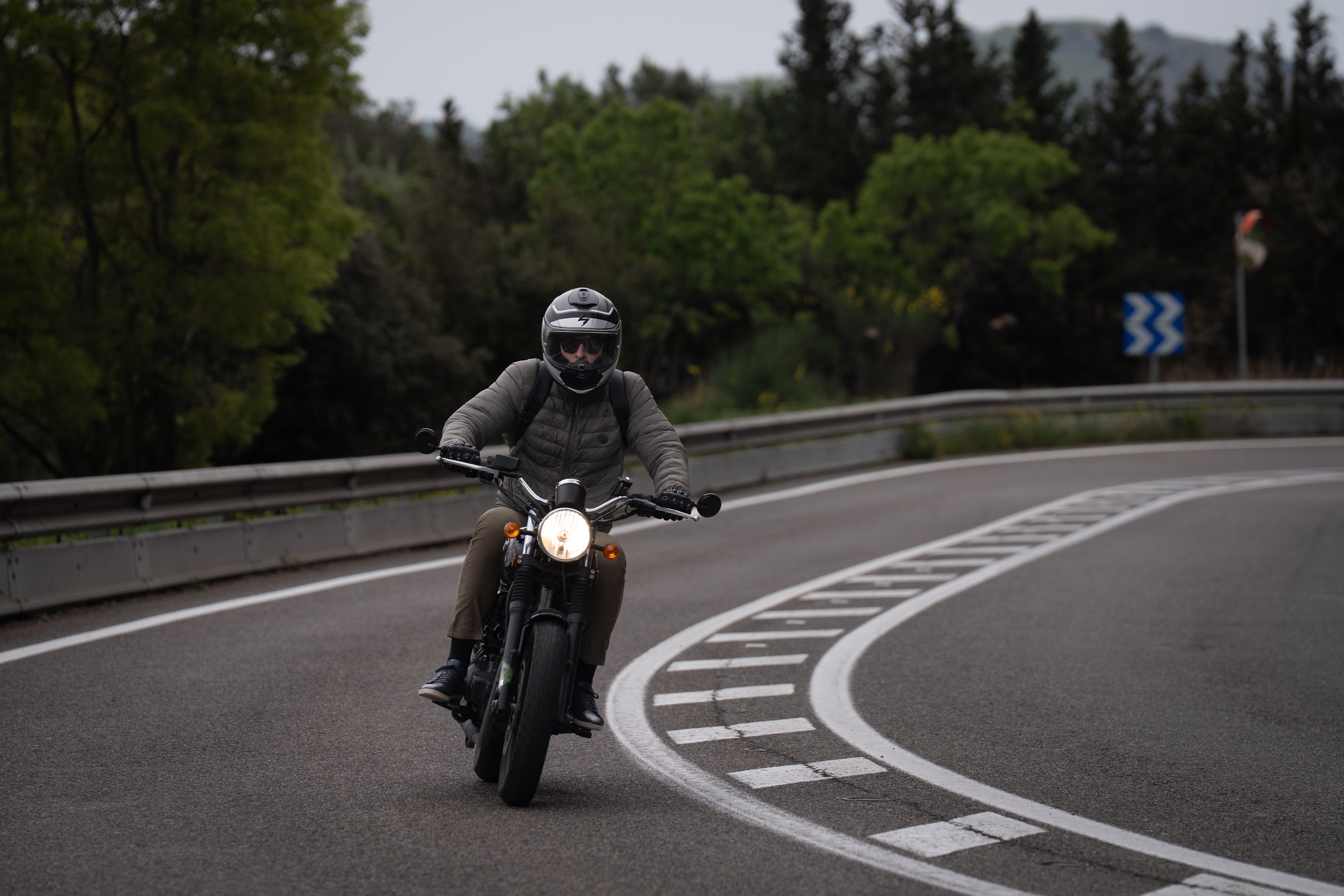 La DGT permitirá a las motos circular por el arcén desde octubre, pero solo en estos casos La DGT permitirá a las motos circular por el arcén desde octubre, pero solo en estos casos